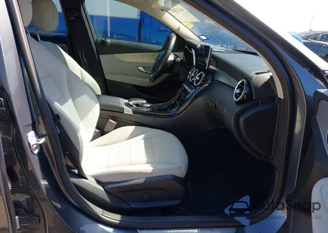 2015 Mercedes-Benz C 300 Luxury/Sport из США, поврежденный, VIN 55SWF4JB9FU057595